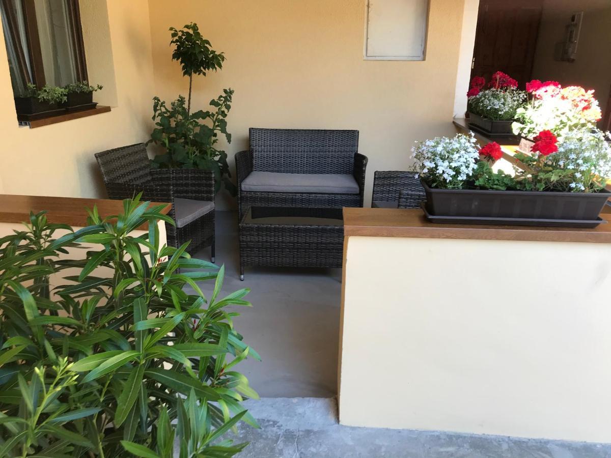 Komfort Apartman Vac Exterior photo